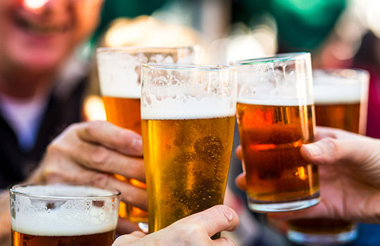 El alcoholismo puede tener varias causas
