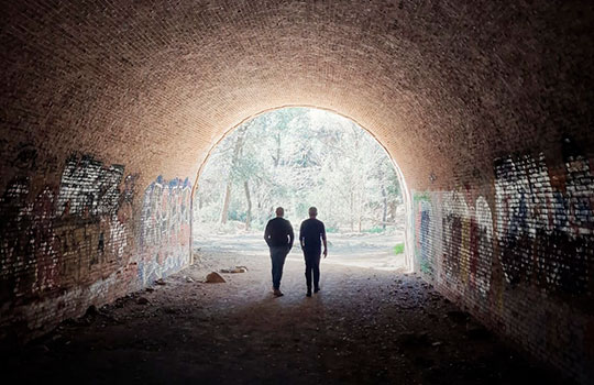 Xavi Usó y Jon Sistiaga durante la entrevista en la Garriga