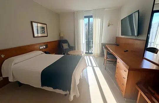 Habitación individual de la clínica de ingreso Instituto Hipócrates